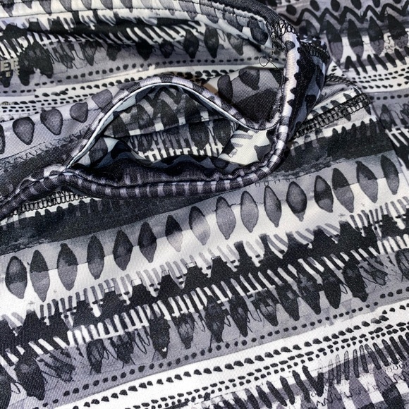 90 Degree Yoga Black & White Printed Leggings Yoga Pants Size Small - Picture 5 of 6